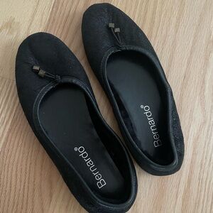 Bernardo Women's Black Ballet Flats